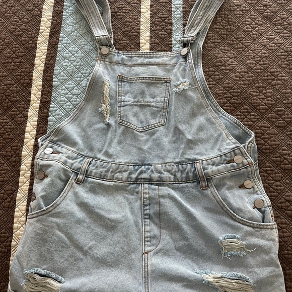Superdown Meghan Distressed Short Overalls in Light Indigo Wash - Picture 3 of 6